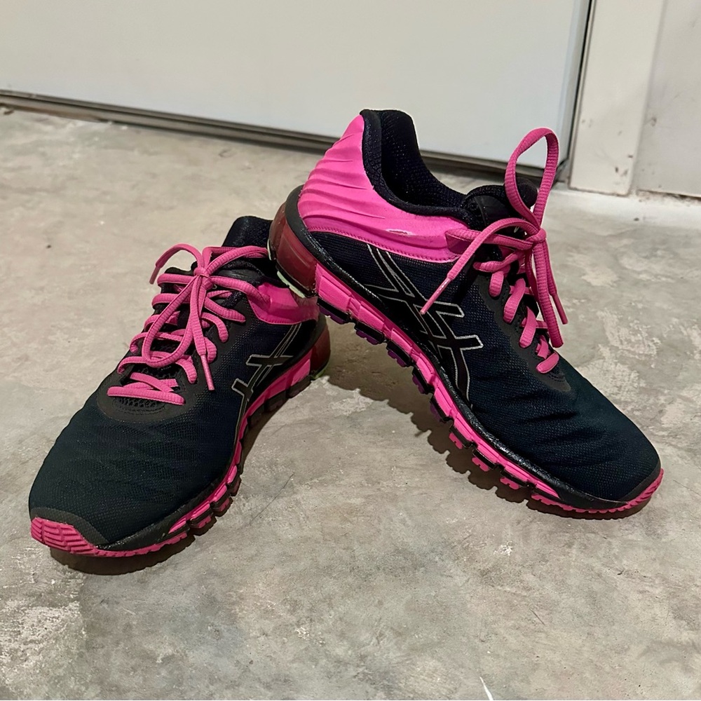 ASICS Women's Gel-Quantum360 (size 8)